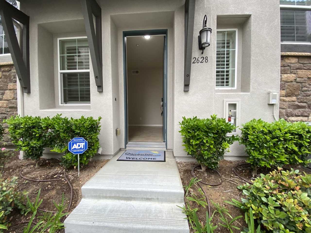 2bd/2.5ba Townhouse with A/C in San Elijo Area