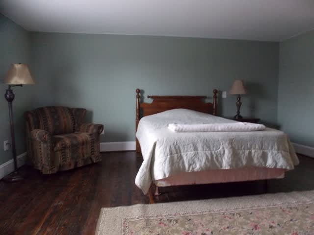 209 Clark Street - Room 1