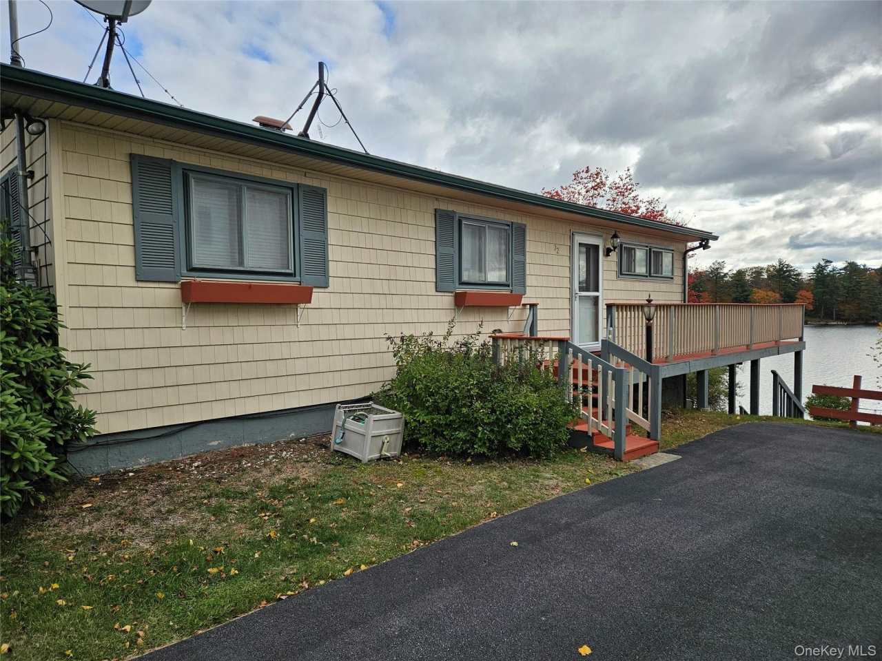 72 Crescent Circle Circle