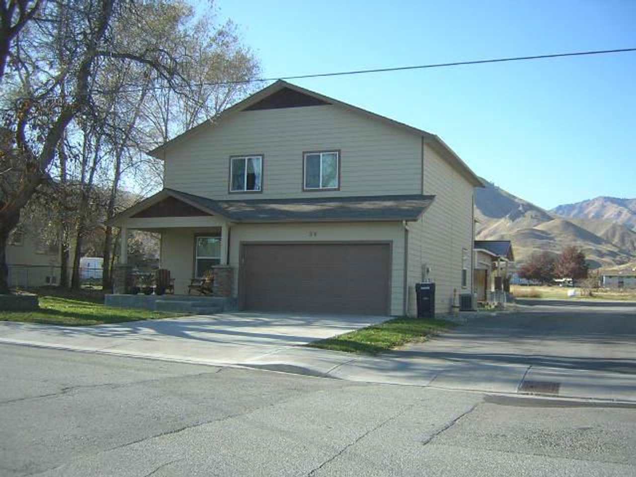 4 bed/2.5 bath! Garage, central heat/air! Close to parks  schools!