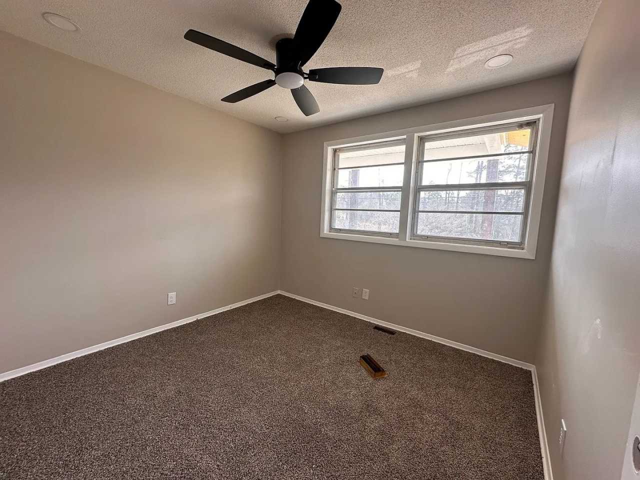 Room in 4 Bedroom Home at Rock Quarry Rd