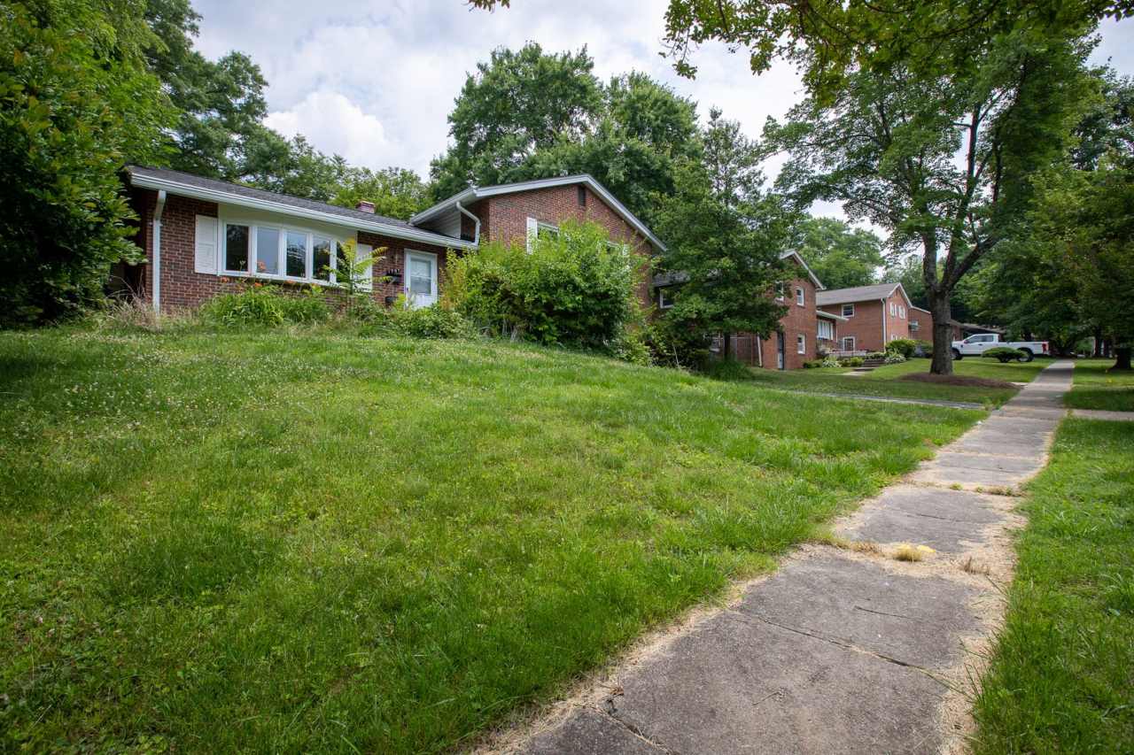 Amazing 3 BR/2.5 BA Single-Family Home in Wheaton!