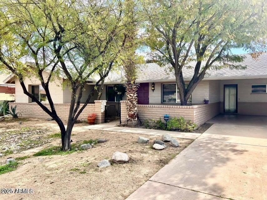 1717 E La Donna Lane