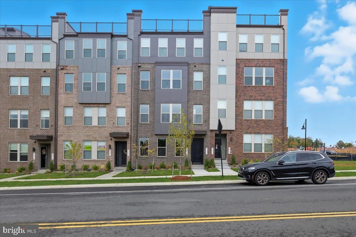 9066 KATHERINE JOHNSON Avenue