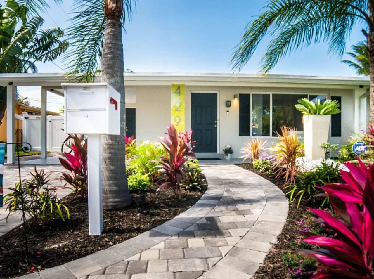 Step Into Sunshine: Modern Charm Meets Coastal Cool – Fully Furnished!