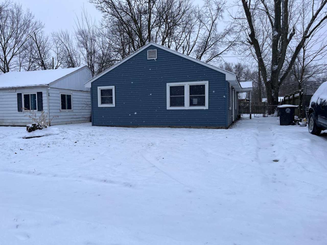 2714 Manford St- Two Bedroom, Smaller House, Newer Floors and Carpet! **UPCOMING** (Not Showable Yet)