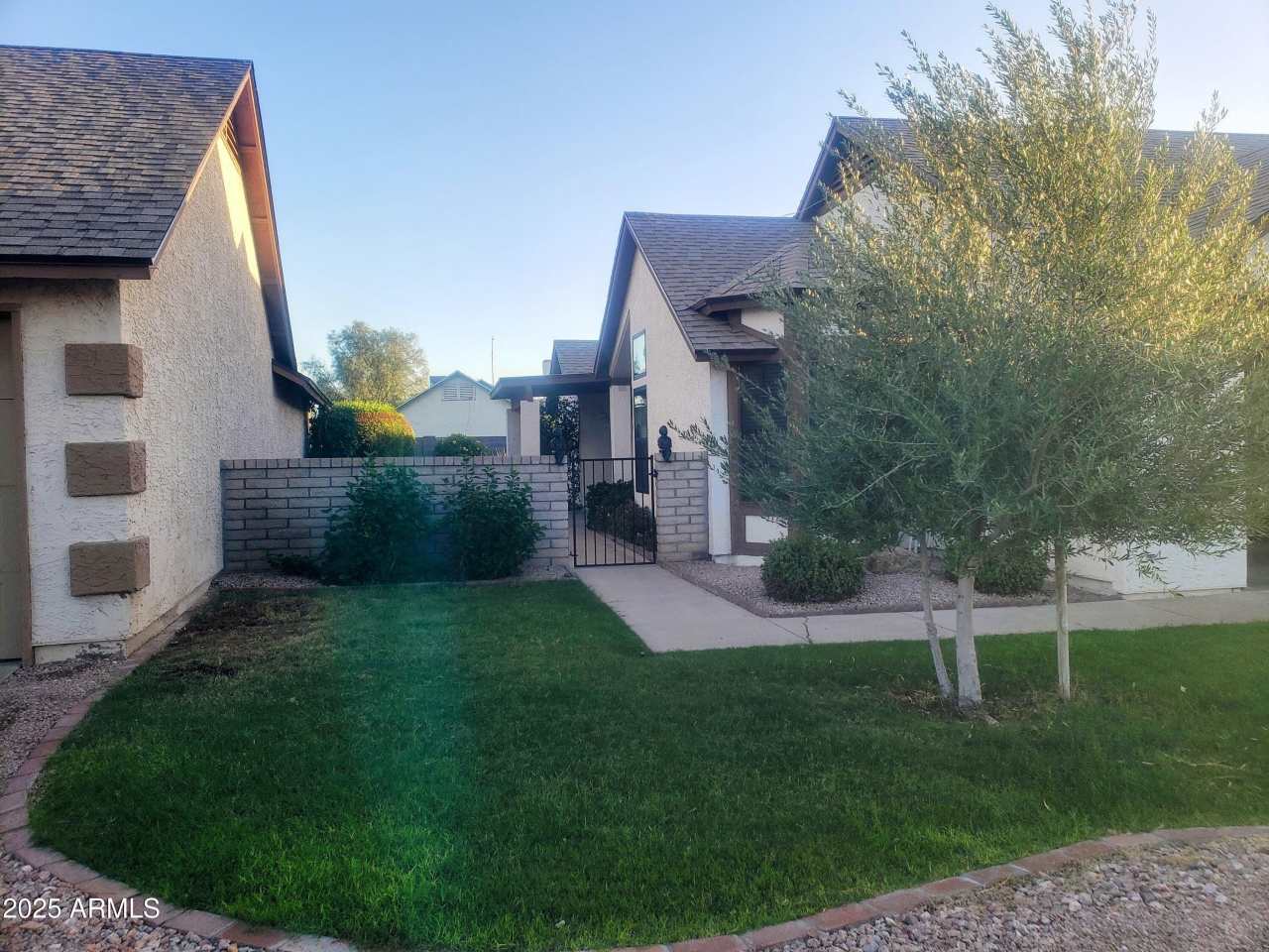 1625 E JEROME Avenue