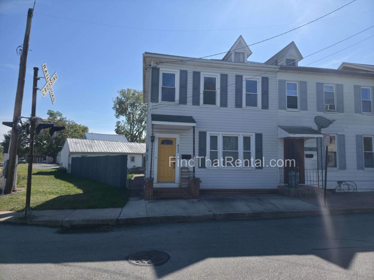 Downtown Carlisle Beautifully Renovated Pet Friendly Historic House with Fenced Yard and off street parking