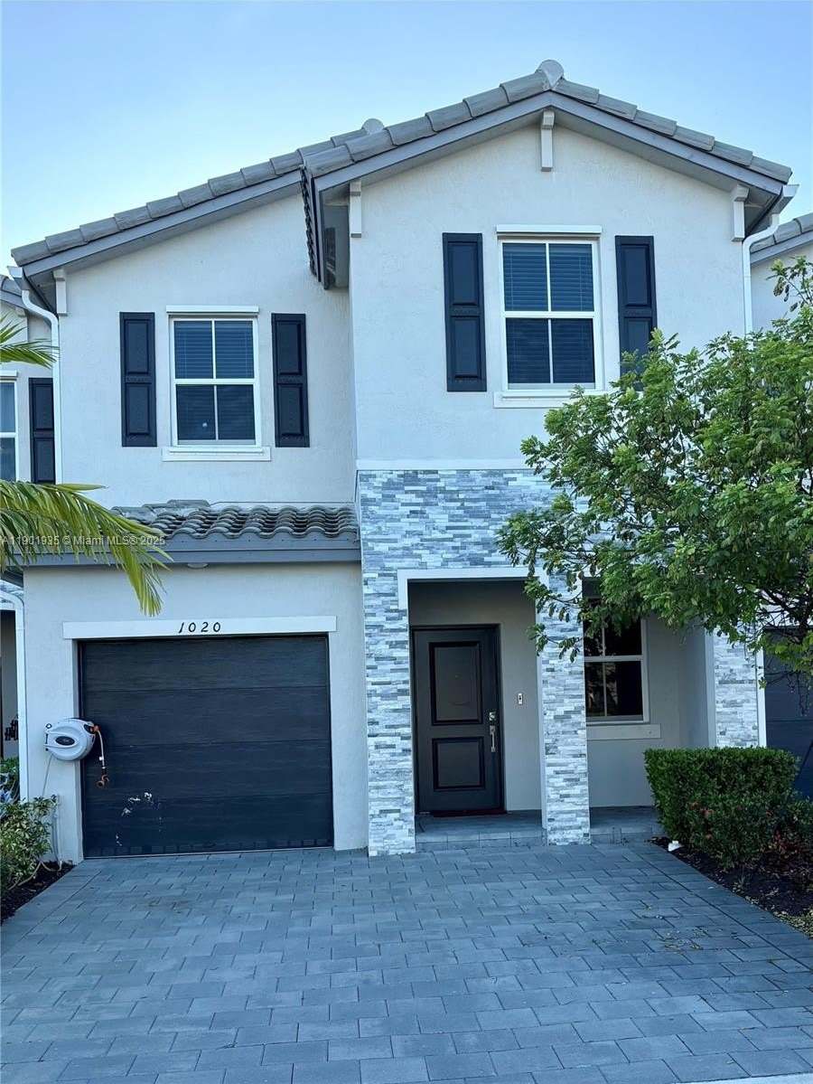 1020 SE 26th Ter