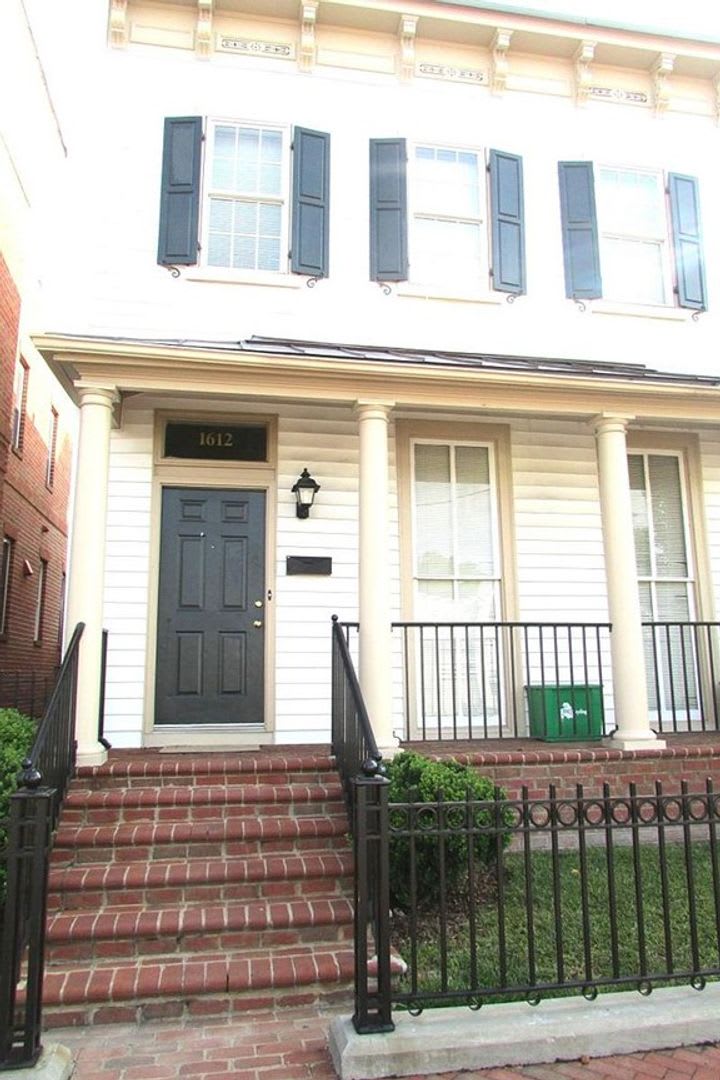 Charming 4 bed 2 bath house minutes from VCU