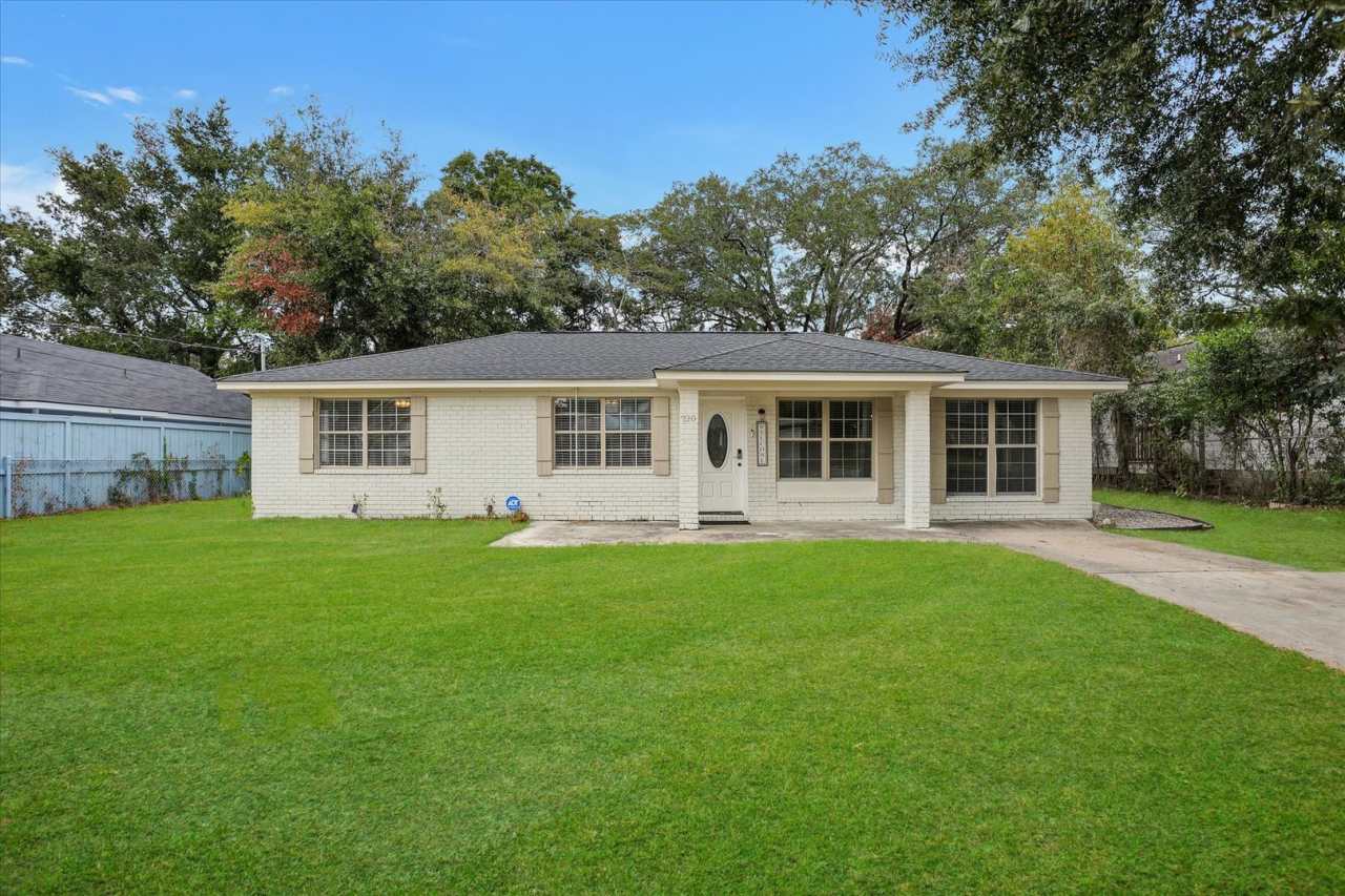 Furnished 4 Bedroom, 2 Bath Brick Home in Savannah