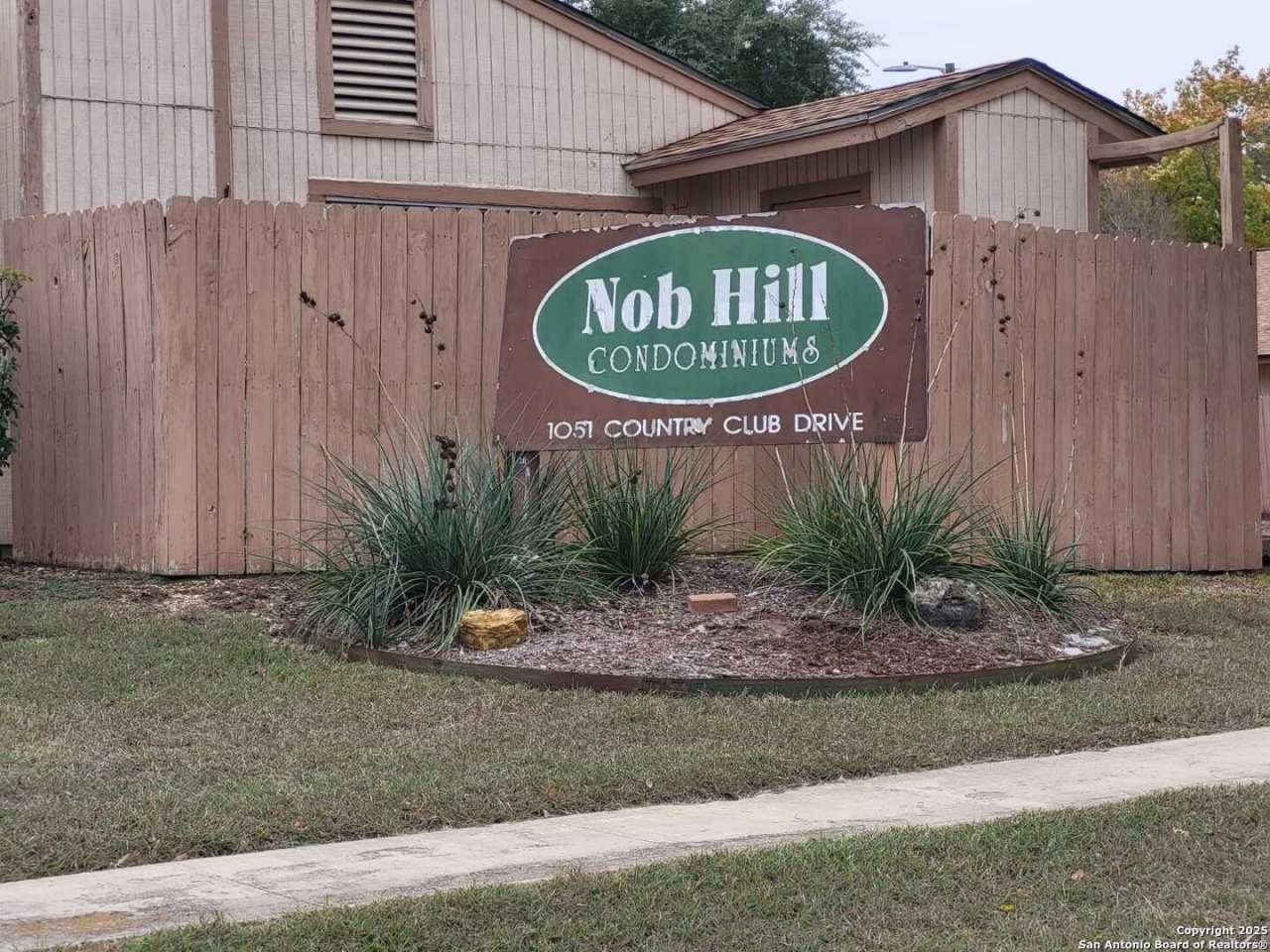 1051 Country Club unit: 19