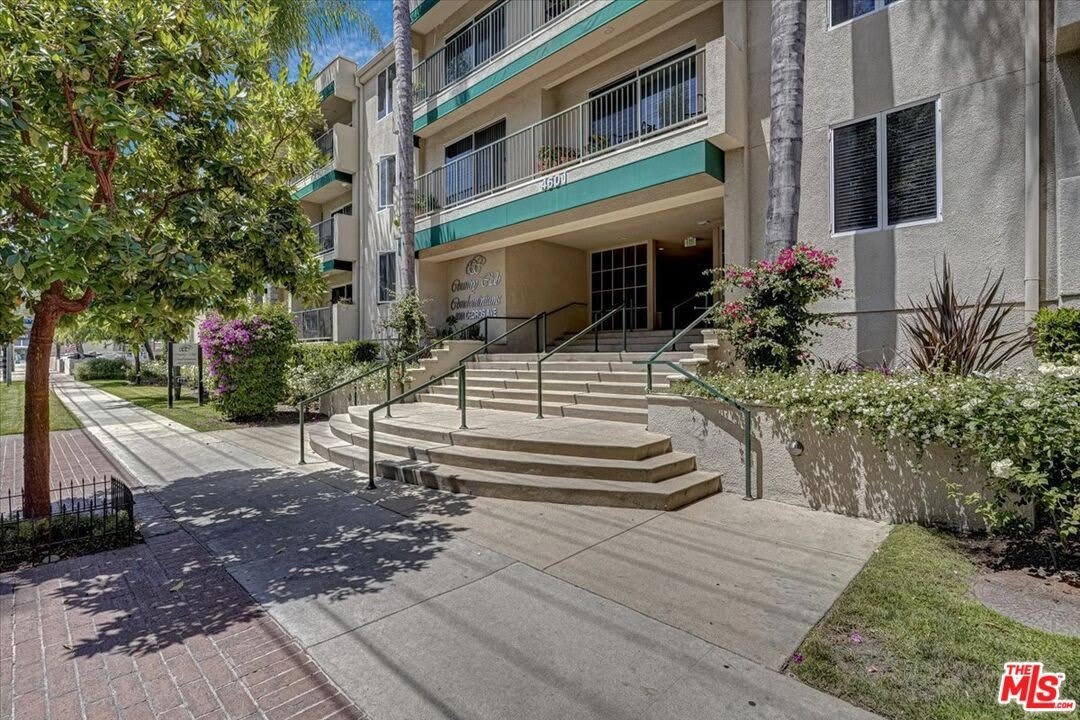 4501 CEDROS Ave unit: 135