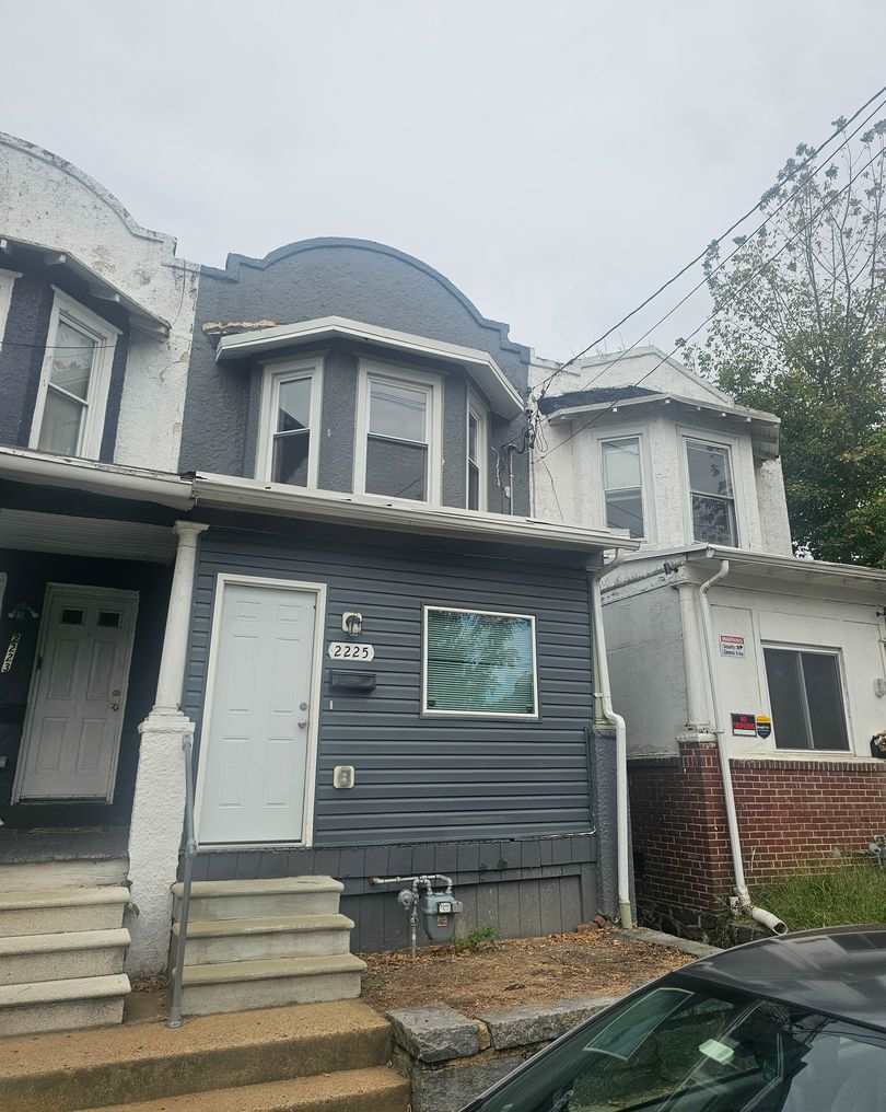 Beautifull renovated 2 bed 1.5 bath!