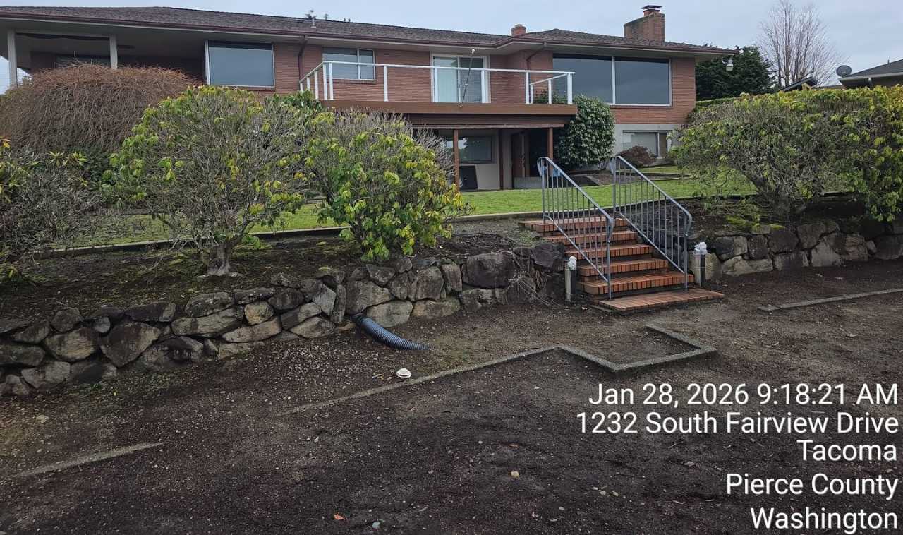 View home North Tacoma - 3 bedroom, 3.5 bathroom, 6 car garage - Available NOW!!!