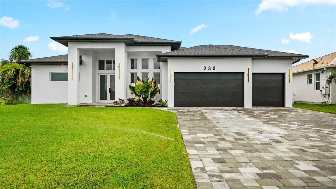 230 W PINE VALLEY LANE