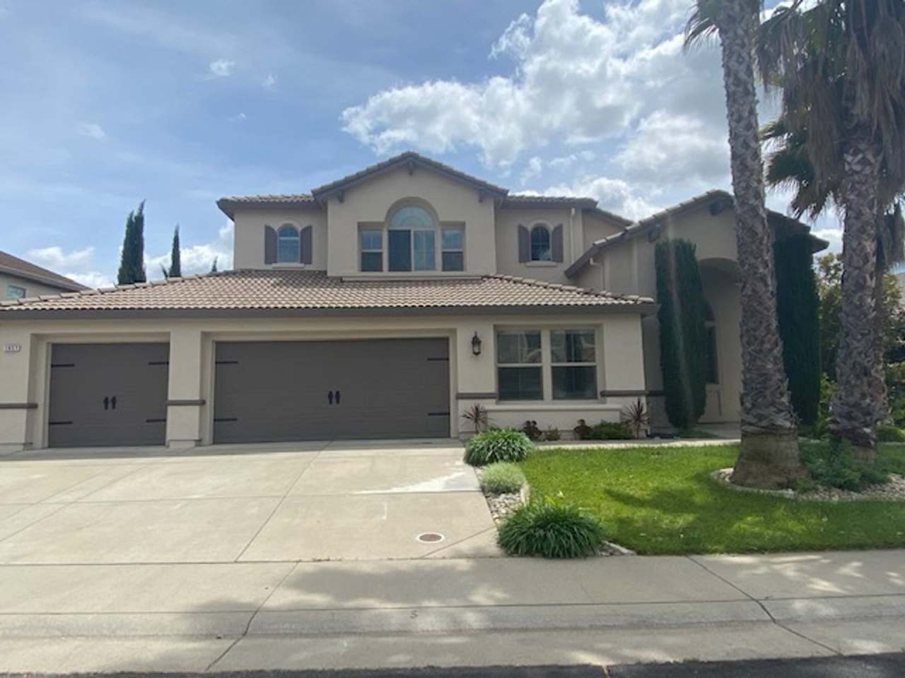 Immaculate home in W. Roseville!