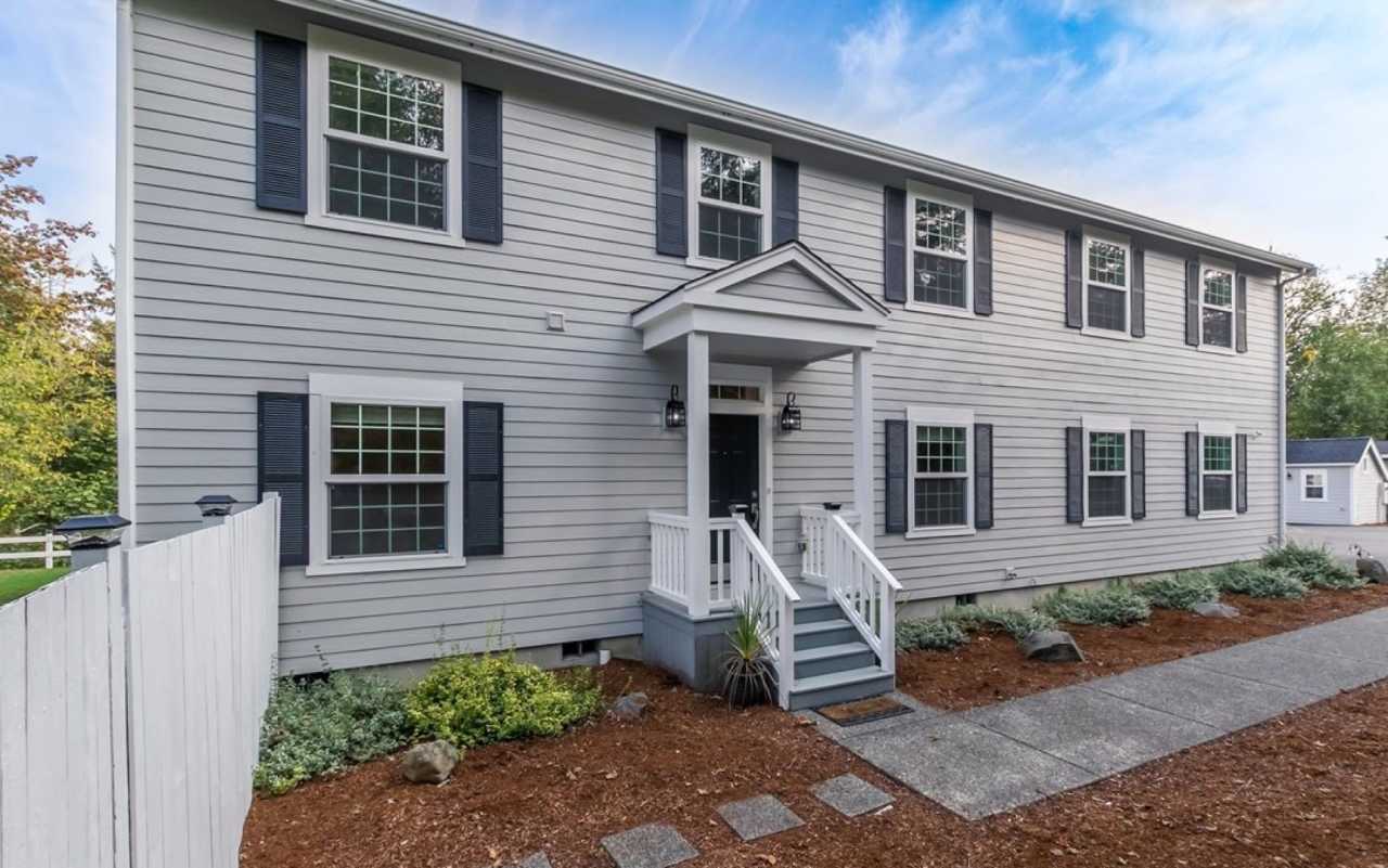 Charming home located in beautiful Orting!