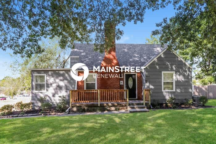 5212 North Spruce Avenue