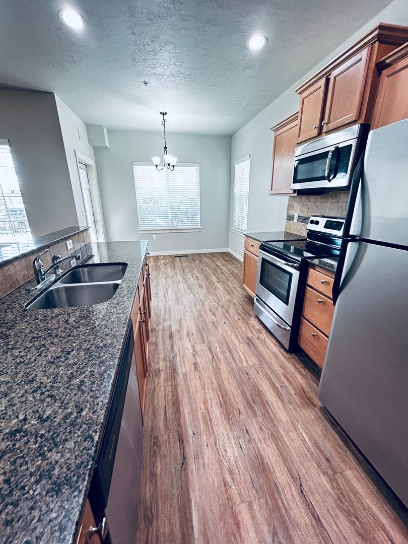 2547 E BLUE TICK ST