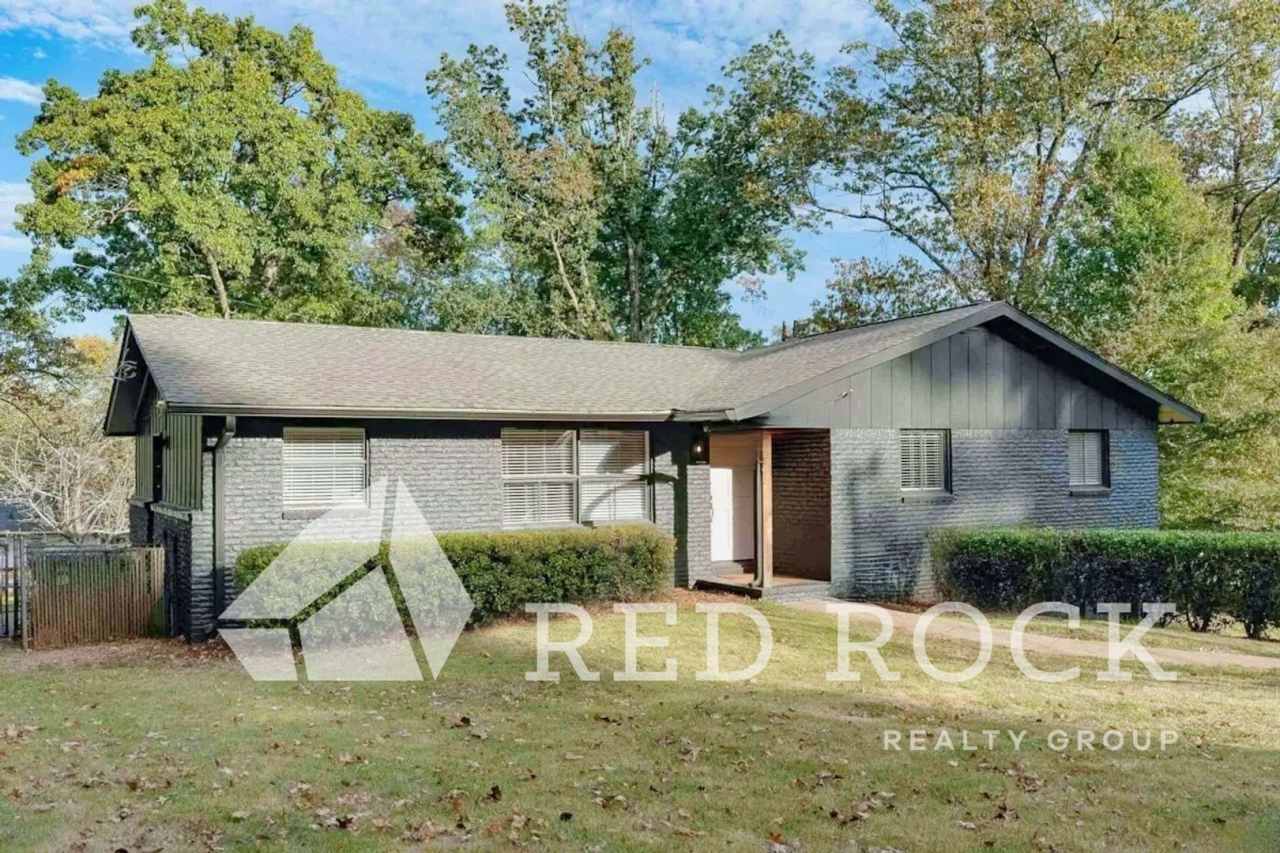 3BR/2BA Home w/ great yard, 1 car garage and extra space in Vestavia Hills - Washer  Dryer Included!
