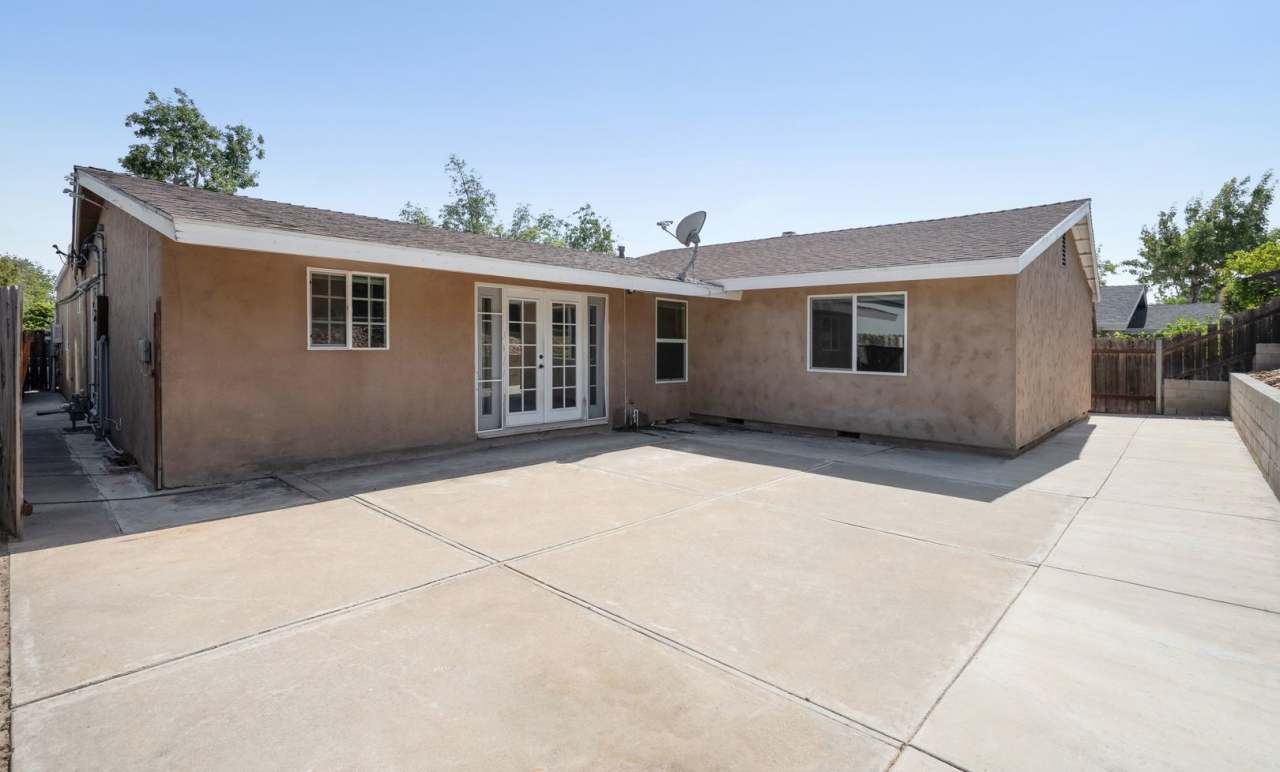 Oversized kitchen and living area!