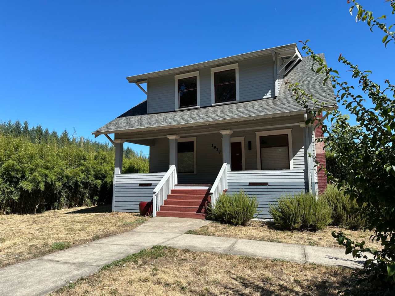 4 Bedroom Home Just Outside Of Albany With Plenty Of Parking.