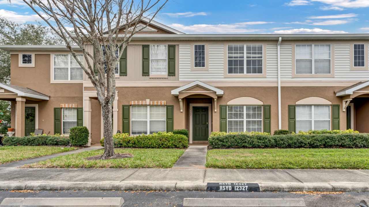 Charming 3-Bedroom, 2.5-Bathroom Townhome for Lease in Gated Community
