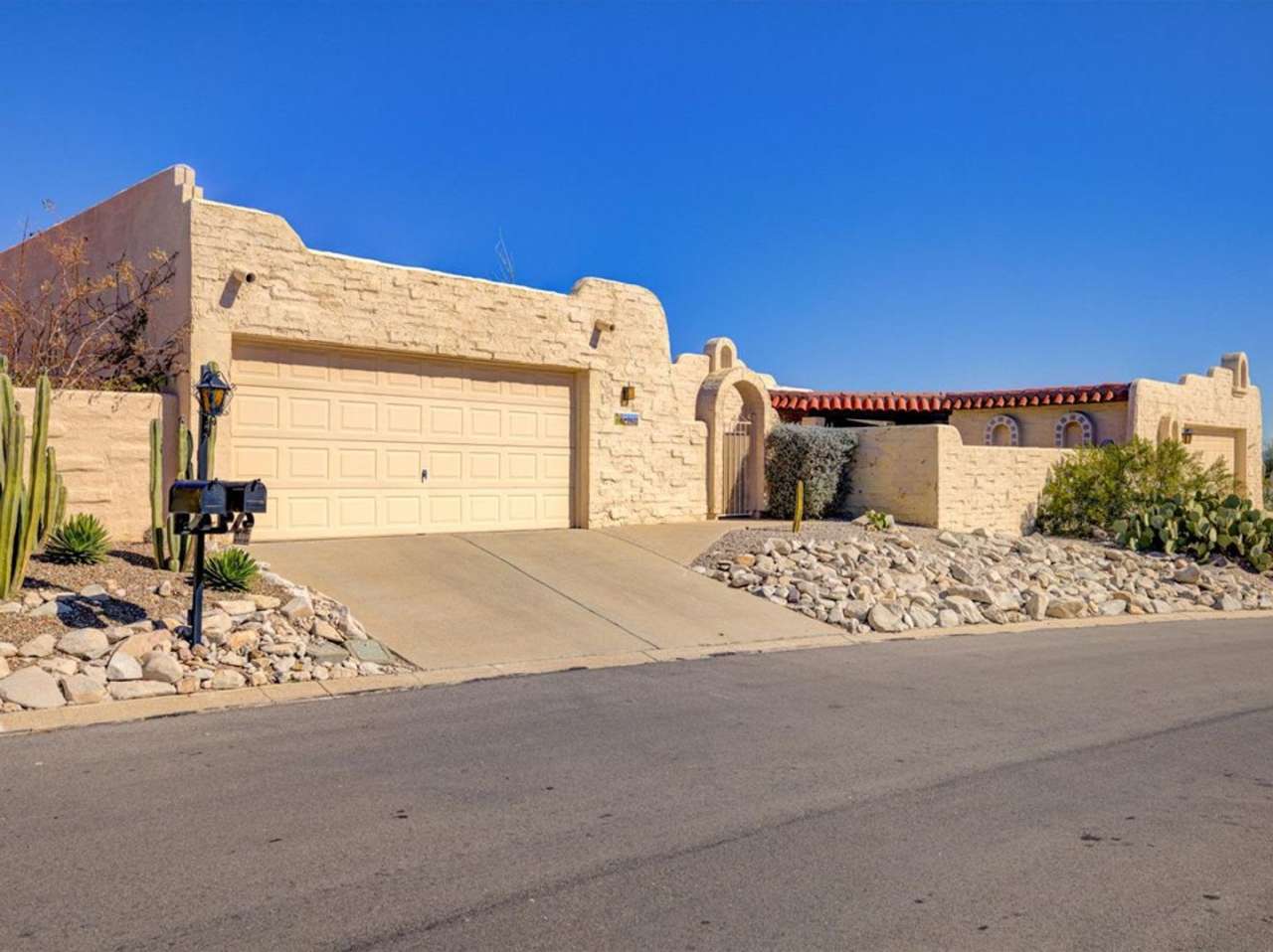 2 Bedroom 2 Bathroom Townhome!!