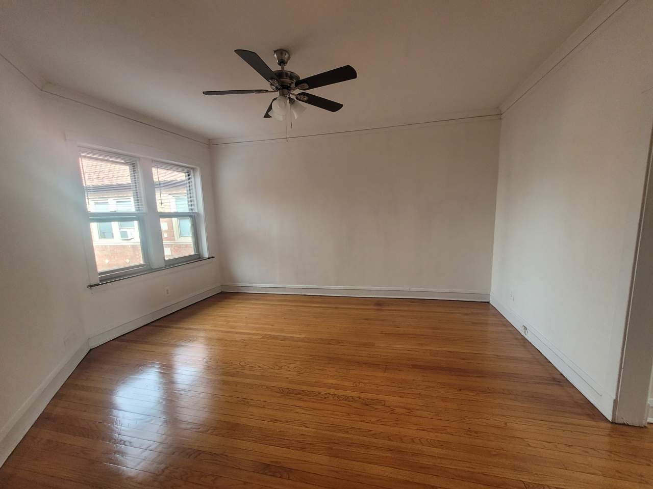 7709 N. Sheridan #2R