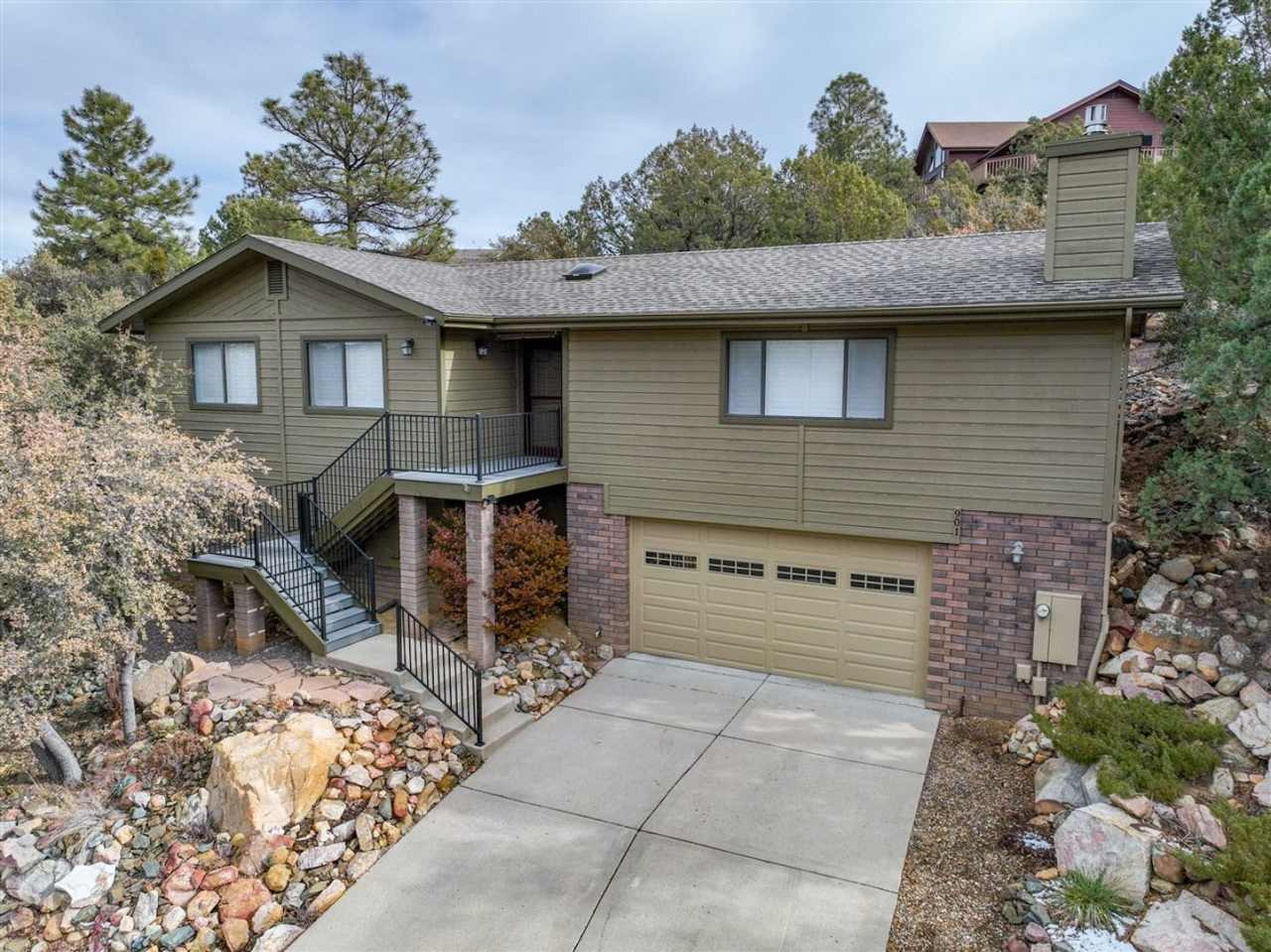 3 bedroom, 2 bathroom home in Forest Hylands!