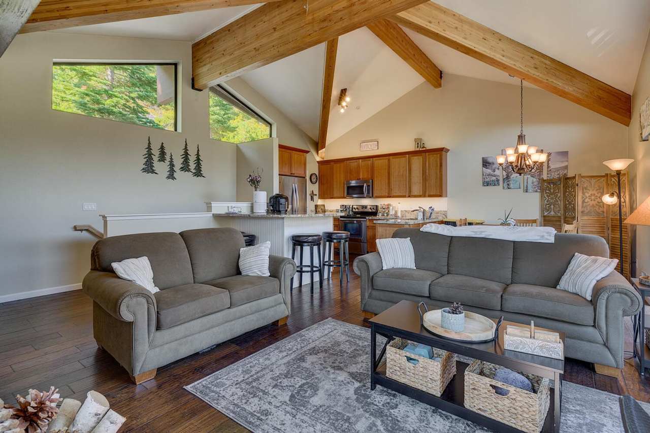 Updated condo with lakeviews