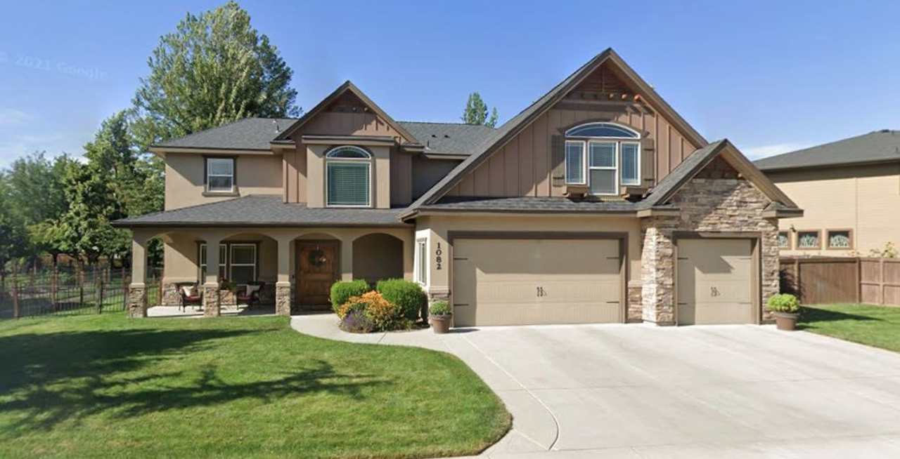 Beautiful 4 bedroom, 3 bath home in Meridian.
