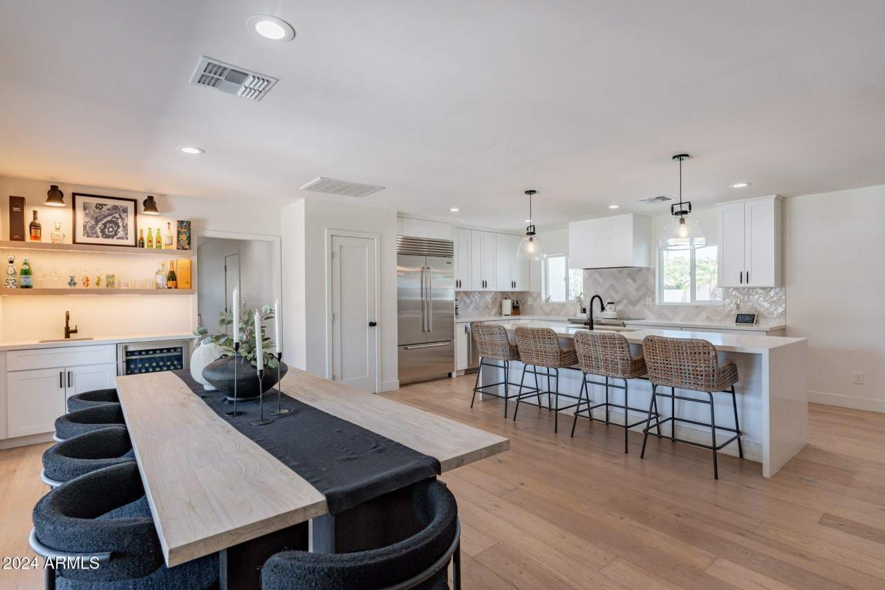 6001 E LARKSPUR Drive