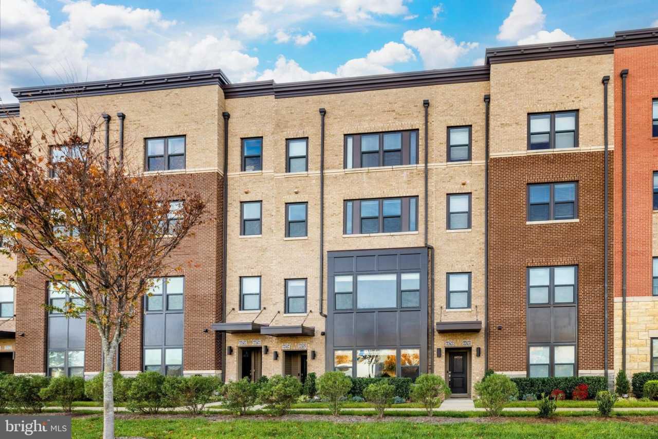 44752 TIVERTON SQUARE