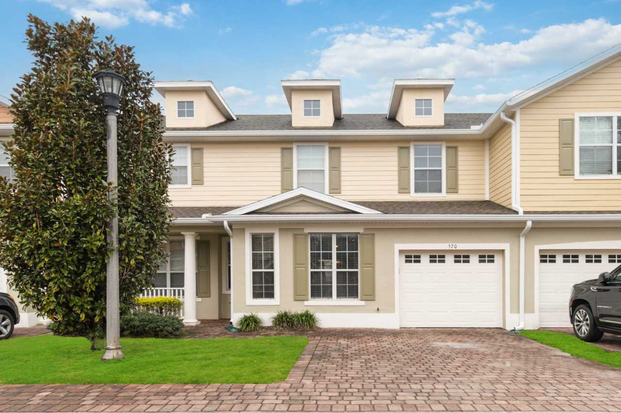 Beautiful Two Story 3/2.5 Town Home w/ Loft  Screened Porch in St. Cloud