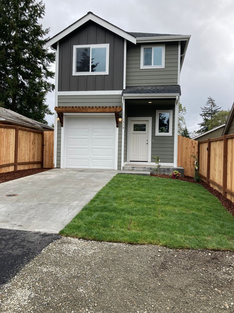 3 bd/2.5ba House (Built in 2021) in Parkland