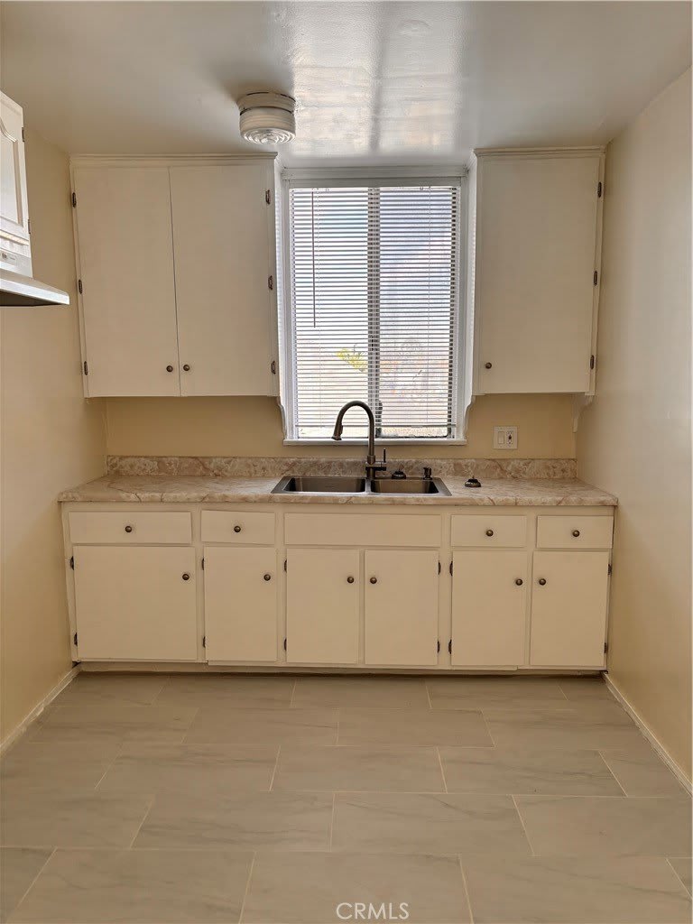 3672 S Western Avenue