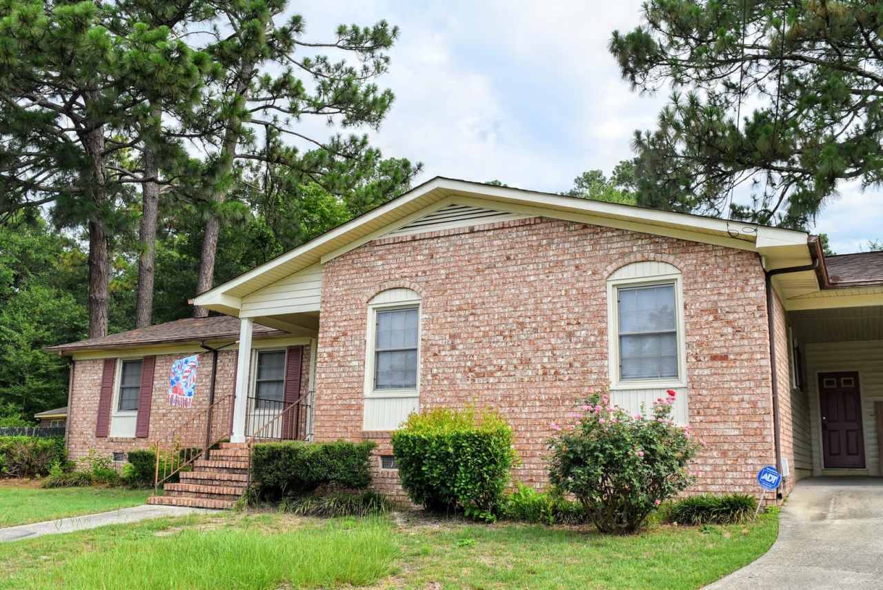 AUGUST MOVE-IN SPECIAL – Half off 2nd month rent- Fresh Paint, Private Large Quiet Appeal - No Carpet, shady culdesac lot