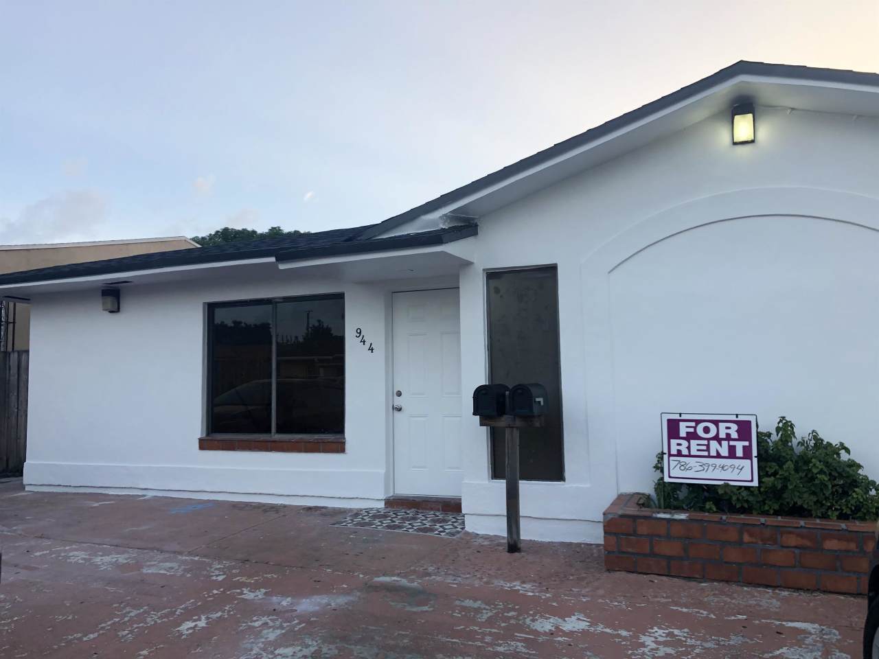 942 NW 22 Place - 942