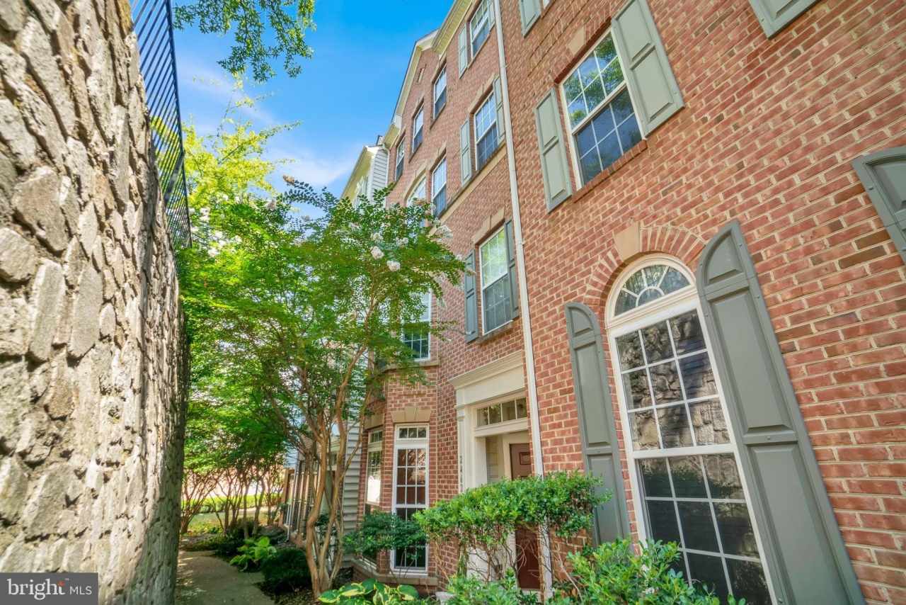 2460 EASTBOURNE Drive