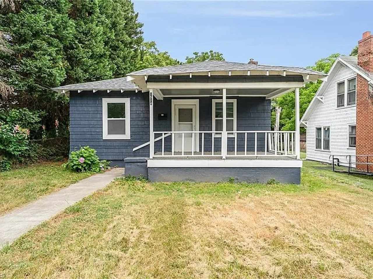 Charming Fully Renovated Cottage Minutes from Downtown!