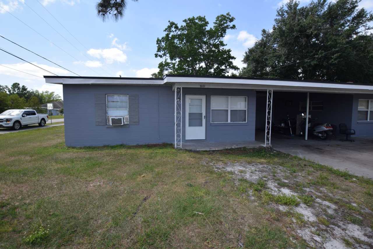 2 Bedroom 1Bath Duplex For Rent at 102 W Lancaster Road Orlando, FL 32809