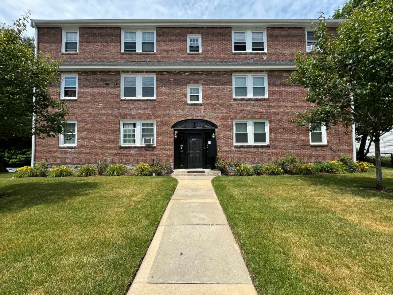 4907 Washington St