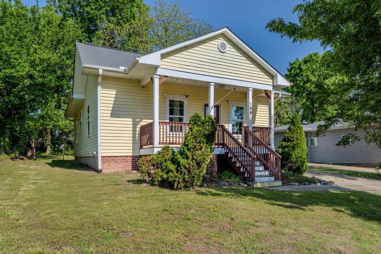 Close to downtown 3 bed/2 bath with fantastic kitchen and front porch!