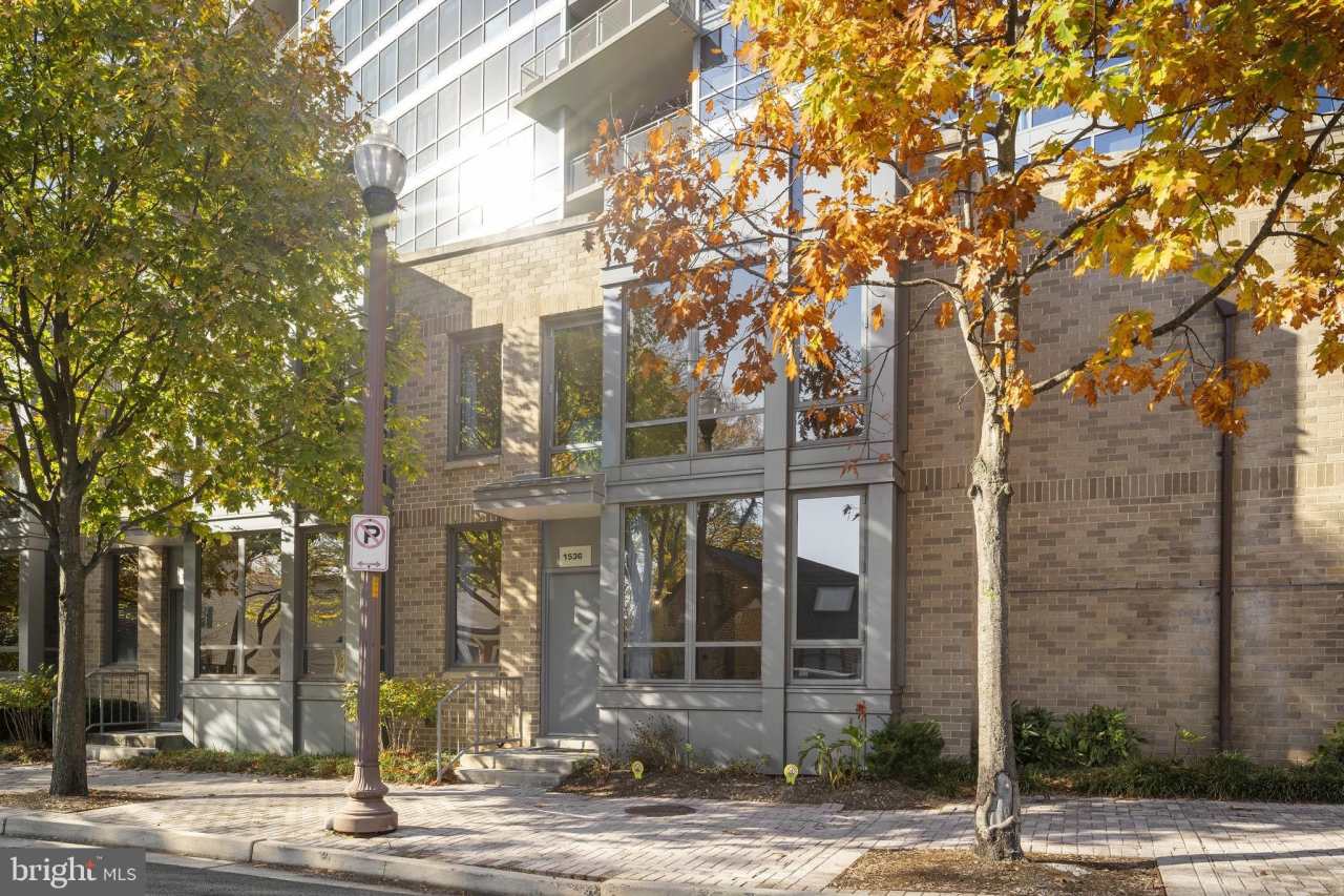 1536 N SCOTT Street unit: Th-10