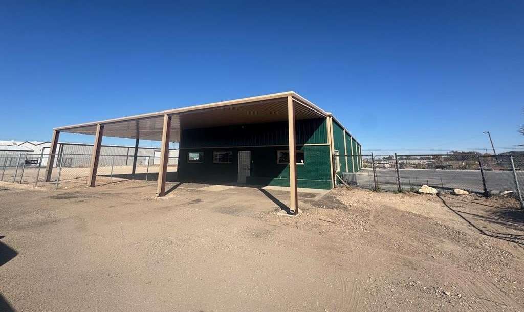 8320 N County Road W