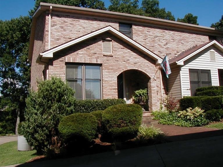 3503 Lakeside Court
