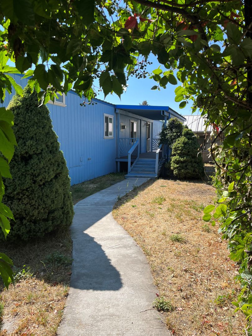 2 Bedroom 1 bath in Suburbs