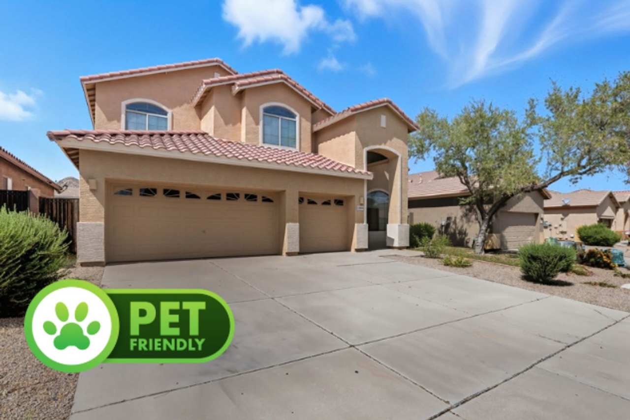 Beautiful 5 bed / 3 bath Home in the San Tan Heights Community of San Tan Valley